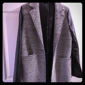 Autumn coat with faux leather sleeves